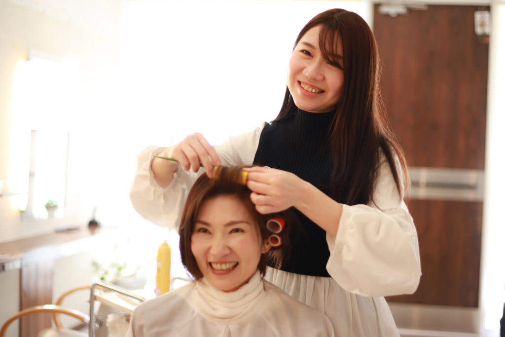 沖縄県那覇市の美容室「Wealth 真嘉比店」公式|矯正縮毛とデジタルパーマを軸にした本質的な髪質改善